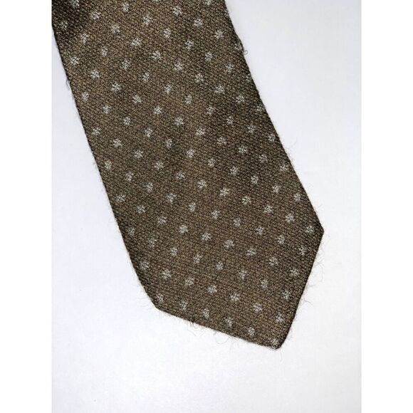 VINTAGE MEN'S DOT 65% WOOL AND 35% SILK  DONNA KARAN SIGNATURE TIE. - Picture 6 of 8